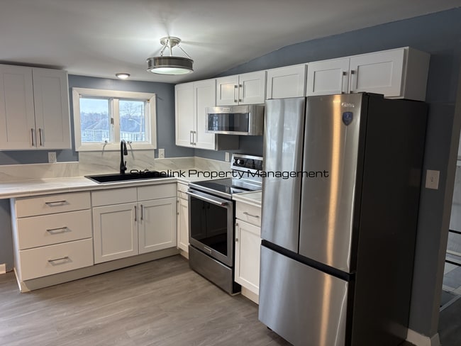 1899 Smith St in North Providence, RI - Building Photo - Building Photo