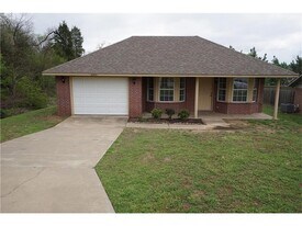 2205 Meadowlark Ln in Van Buren, AR - Building Photo
