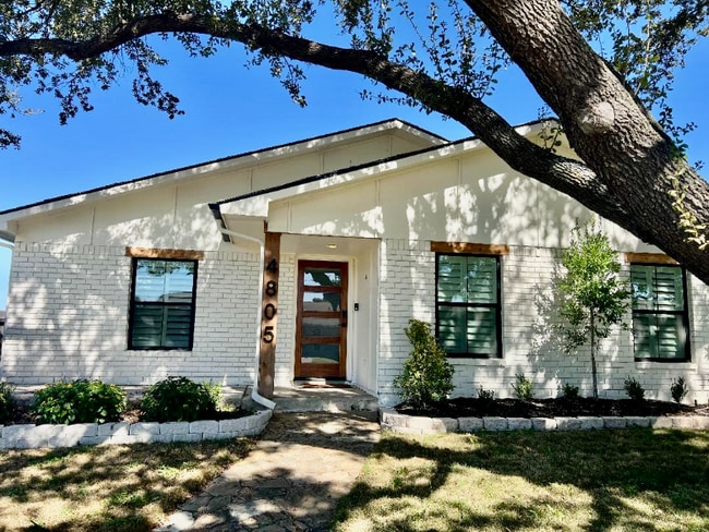 property at 4805 Alta Oaks Ln