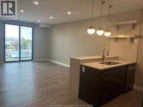 531 Pelissier St in Windsor, ON - Foto de edificio - Building Photo