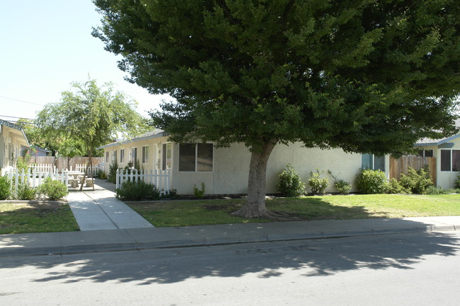 263 E 9th St in Merced, CA - Building Photo - Building Photo