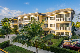 The Colonade Club in Naples, FL - Building Photo - Building Photo