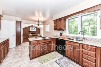 8504 Shadeway Pl in Springfield, VA - Building Photo - Building Photo