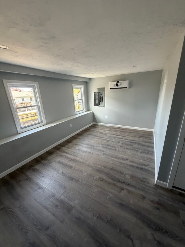 85 Indian Run Rd, Unit 1 in Bellingham, MA - Foto de edificio - Building Photo