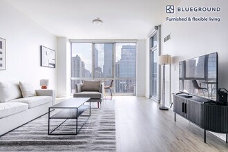 2 W Delaware Pl in Chicago, IL - Building Photo - Building Photo