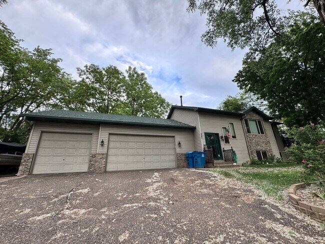 247 8th St SW in Forest Lake, MN - Building Photo - Building Photo