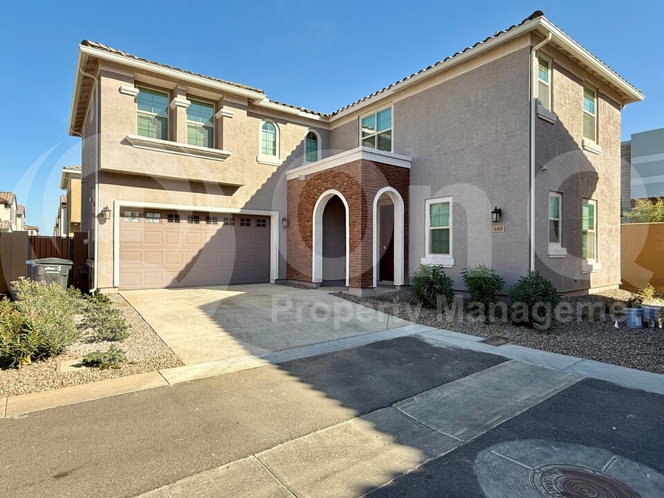669 S Avocet St in Gilbert, AZ - Building Photo