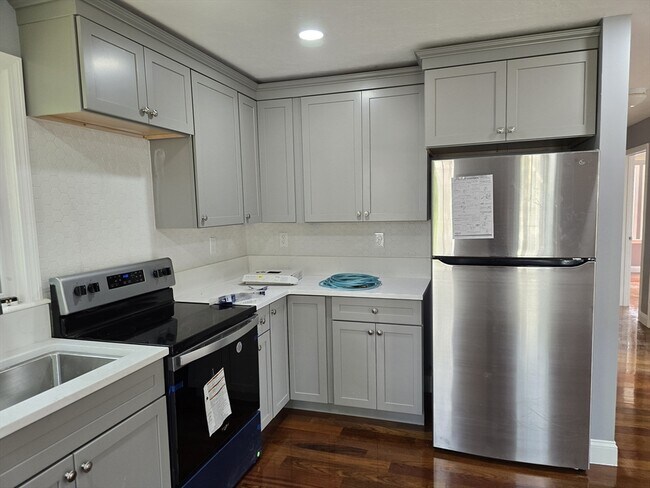 70 Mount Hope St, Unit 2 in Boston, MA - Building Photo - Building Photo