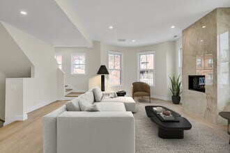 77 Thorndike St, Unit 2 in Brookline, MA - Building Photo - Building Photo