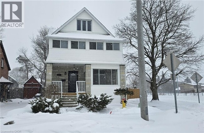 property at 285 Borden Ave S