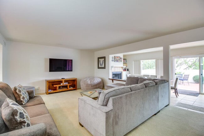 5026 N Crestridge Dr