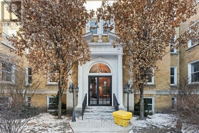 property at 407 Elgin St