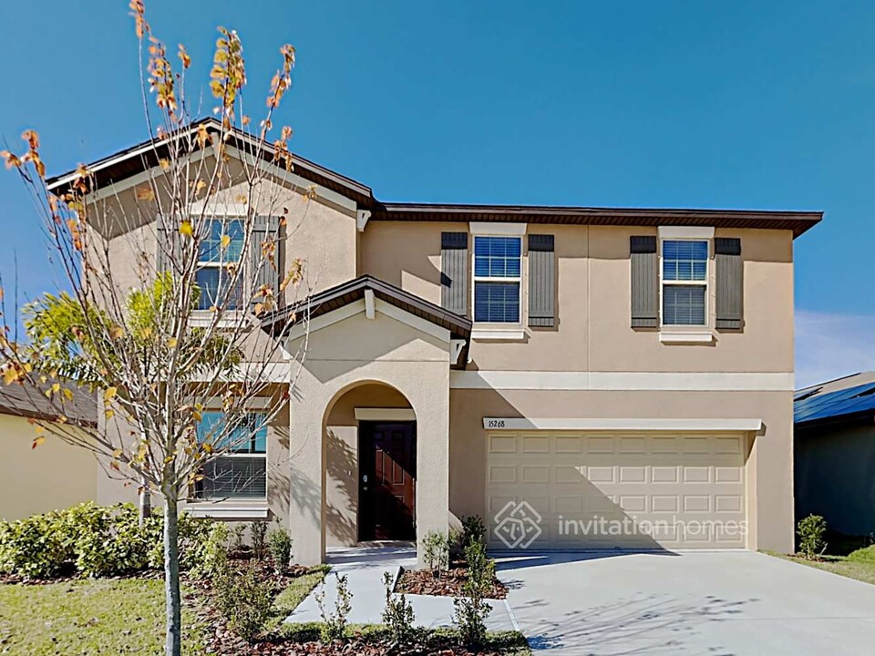 15268 Miller Creek Dr in Sun City Center, FL - Foto de edificio