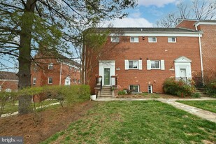 3309 Martha Custis Dr in Alexandria, VA - Building Photo