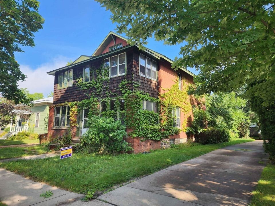 2308 Clark St, Unit Upstairs in Stevens Point, WI - Building Photo