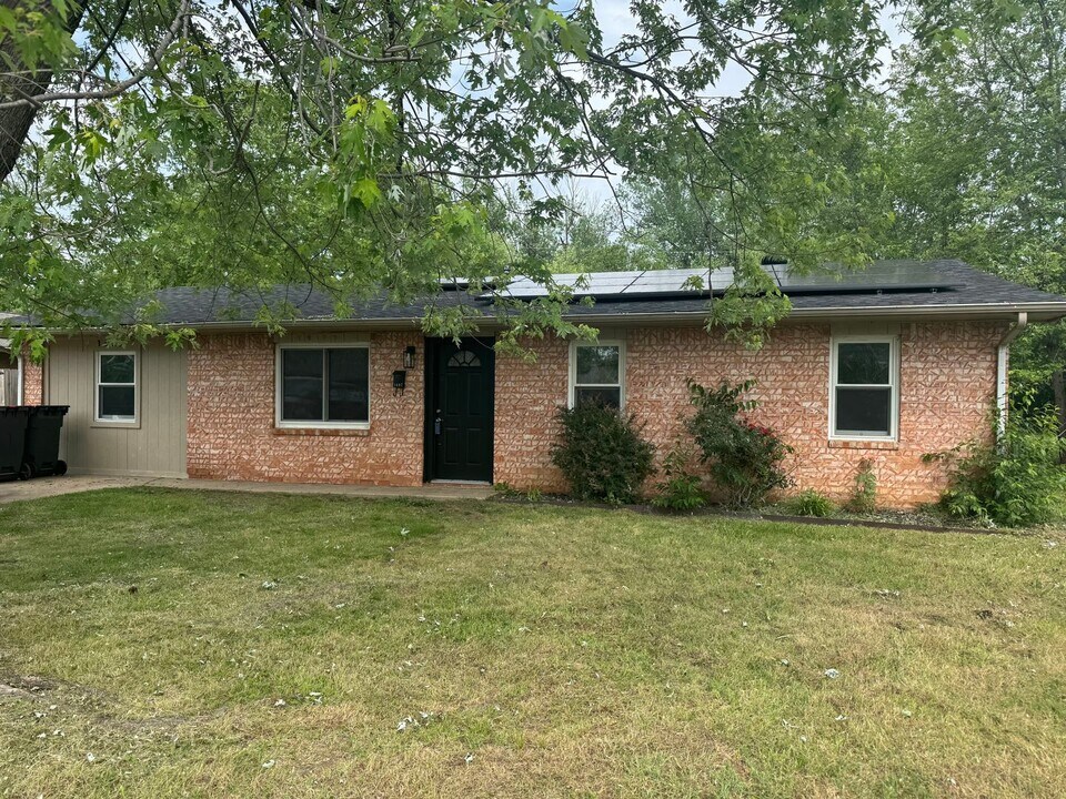 1607 Stone St in Springdale, AR - Building Photo
