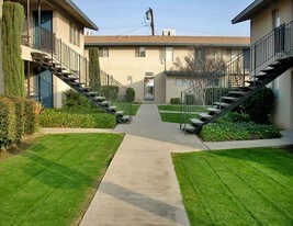Highland View Apartments in Bakersfield, CA - Building Photo