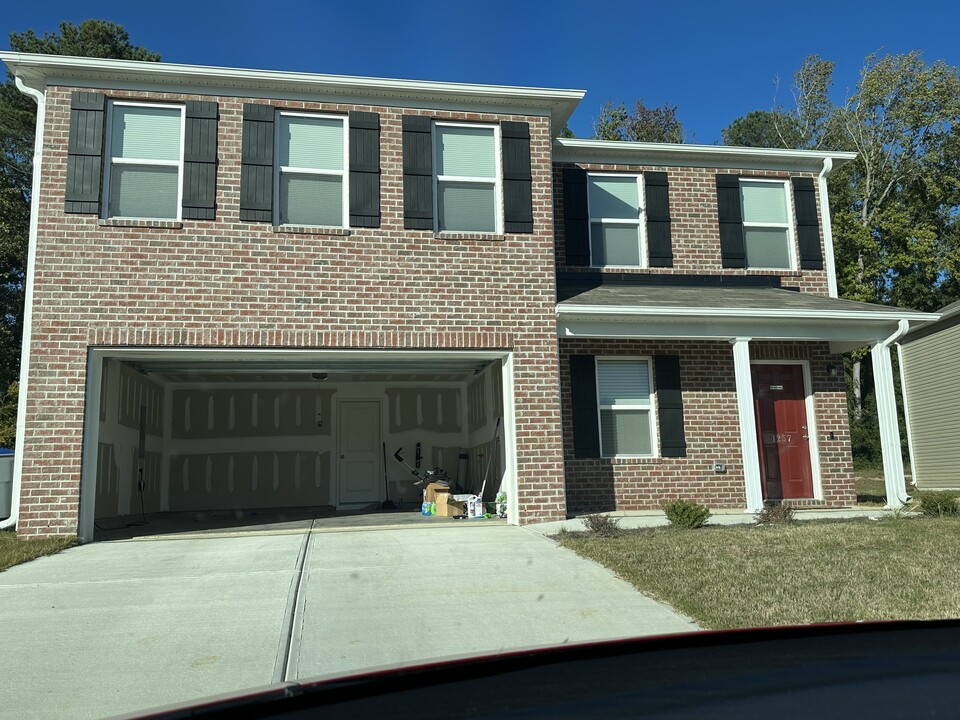 1257 Manor Dr in Rocky Mount, NC - Foto de edificio