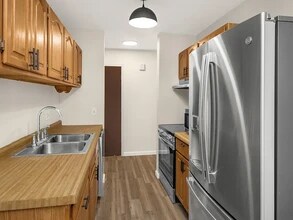 12960 Nicollet Ave, Unit 301 in Burnsville, MN - Foto de edificio - Building Photo