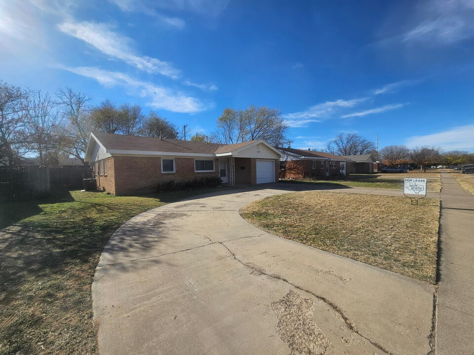 2809 61st St in Lubbock, TX - Building Photo