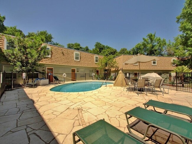 1500 East Side Dr in Austin, TX - Building Photo - Building Photo