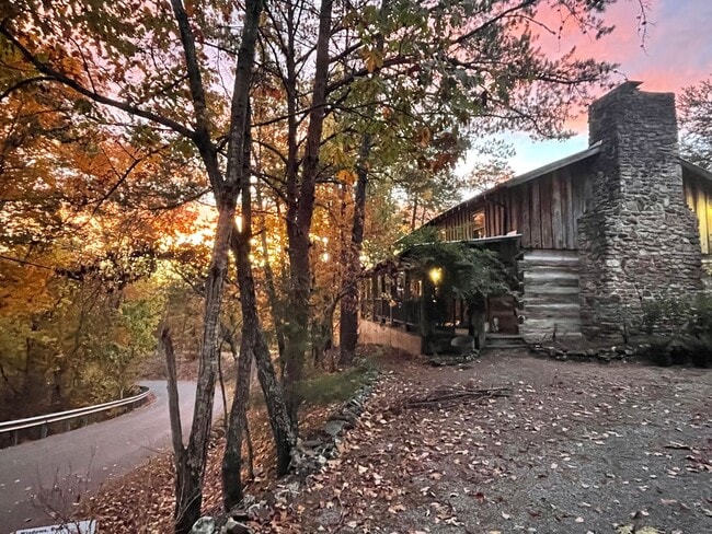 867 Lloyd Huskey Rd in Pigeon Forge, TN - Building Photo - Building Photo