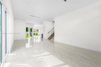 1346 SW 22nd Ter in Miami, FL - Building Photo - Building Photo