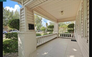 511 Locust St in Lodi, CA - Building Photo - Building Photo