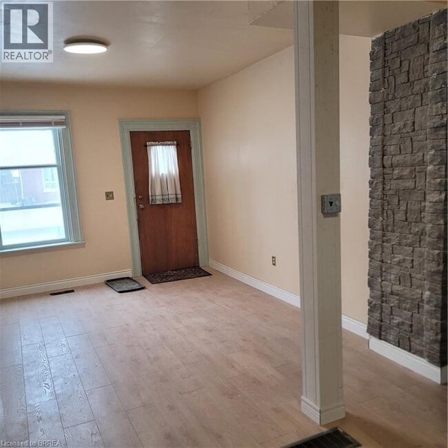 72 Victoria St in Brantford, ON - Building Photo - Building Photo