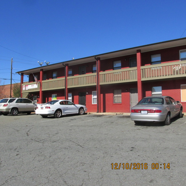 Carriage Place Apartments in Winston-Salem, NC - Building Photo - Building Photo