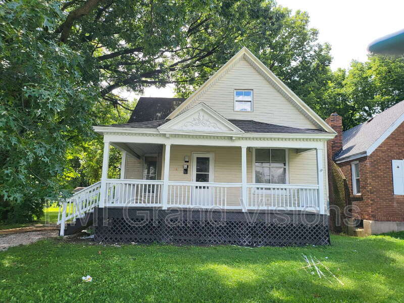 941 E Cantrell St in Decatur, IL - Building Photo
