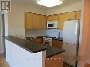 1-2121 Lake Shore Blvd W in Toronto, ON - Building Photo - Building Photo