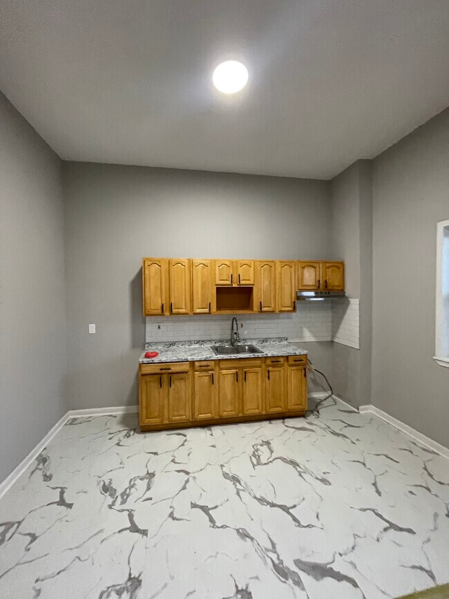 546 Prospect St, Unit 8 in East Orange, NJ - Building Photo - Building Photo