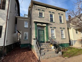 300 Redmond St in New Brunswick, NJ - Building Photo