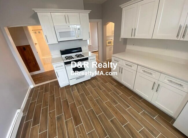 11 Houghton St, Unit 3 in Somerville, MA - Building Photo - Building Photo