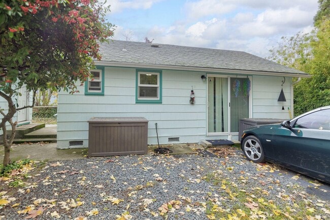 916 NE 11th St in Grants Pass, OR - Building Photo - Building Photo