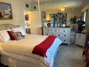 1200 N Shore Dr NE in St. Petersburg, FL - Building Photo - Building Photo