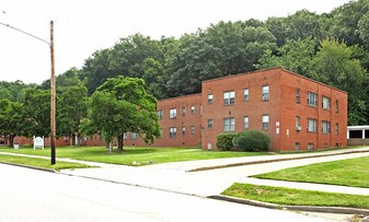 Euclid Plaza in Euclid, OH - Building Photo