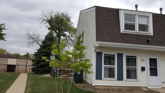 1854 Jamestown Cir in Hoffman Estates, IL - Building Photo