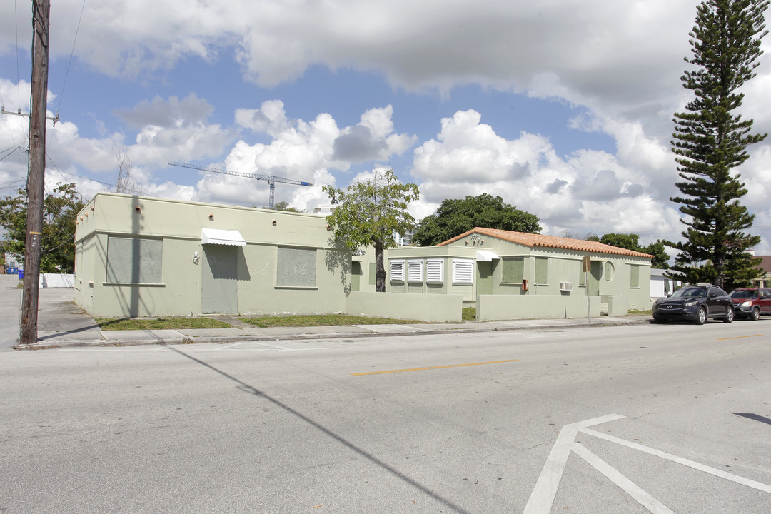 Sol Van Buren in Hollywood, FL - Building Photo