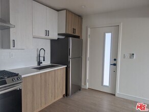 1125 Lodi Pl in Los Angeles, CA - Building Photo - Building Photo