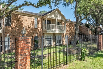 Richmond Manor in Houston, TX - Foto de edificio - Building Photo