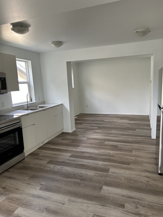 6315-6122 122 Ave NW in Edmonton, AB - Building Photo