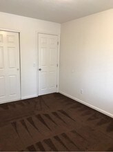 16784 Sultana St-Unit -12 in Hesperia, CA - Building Photo - Building Photo