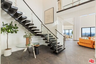 20668 Hummingbird Ct in Los Angeles, CA - Foto de edificio - Building Photo