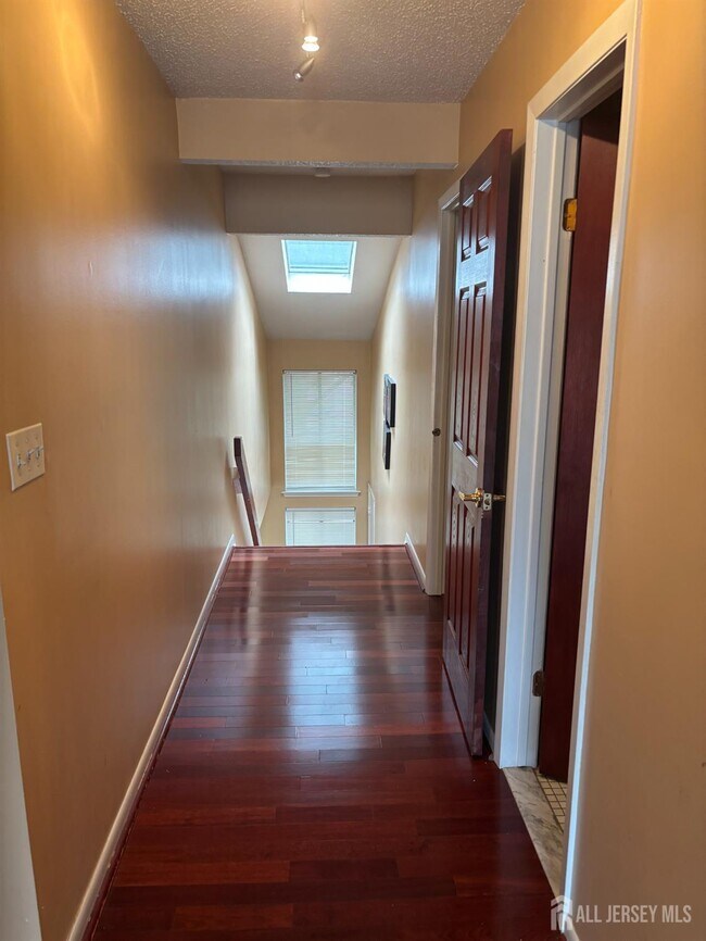 92 Gate House Ln in Edison, NJ - Building Photo - Building Photo