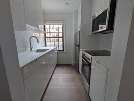 1642 Massachusetts Ave, Unit 1 in Cambridge, MA - Building Photo
