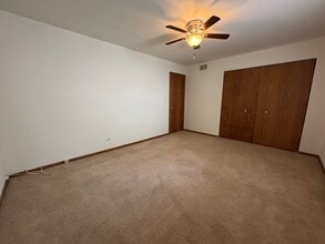26235 N Acorn Ln in Mundelein, IL - Building Photo - Building Photo