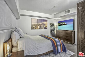 7320 Hawthorn Ave in Los Angeles, CA - Foto de edificio - Building Photo