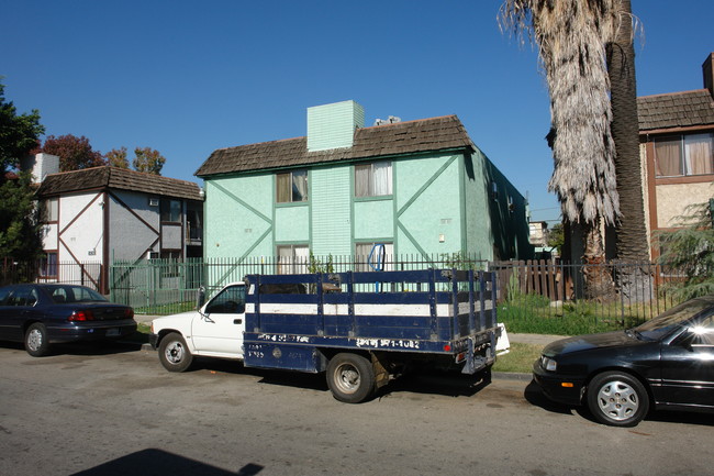 14239 Calvert St in Van Nuys, CA - Building Photo - Building Photo